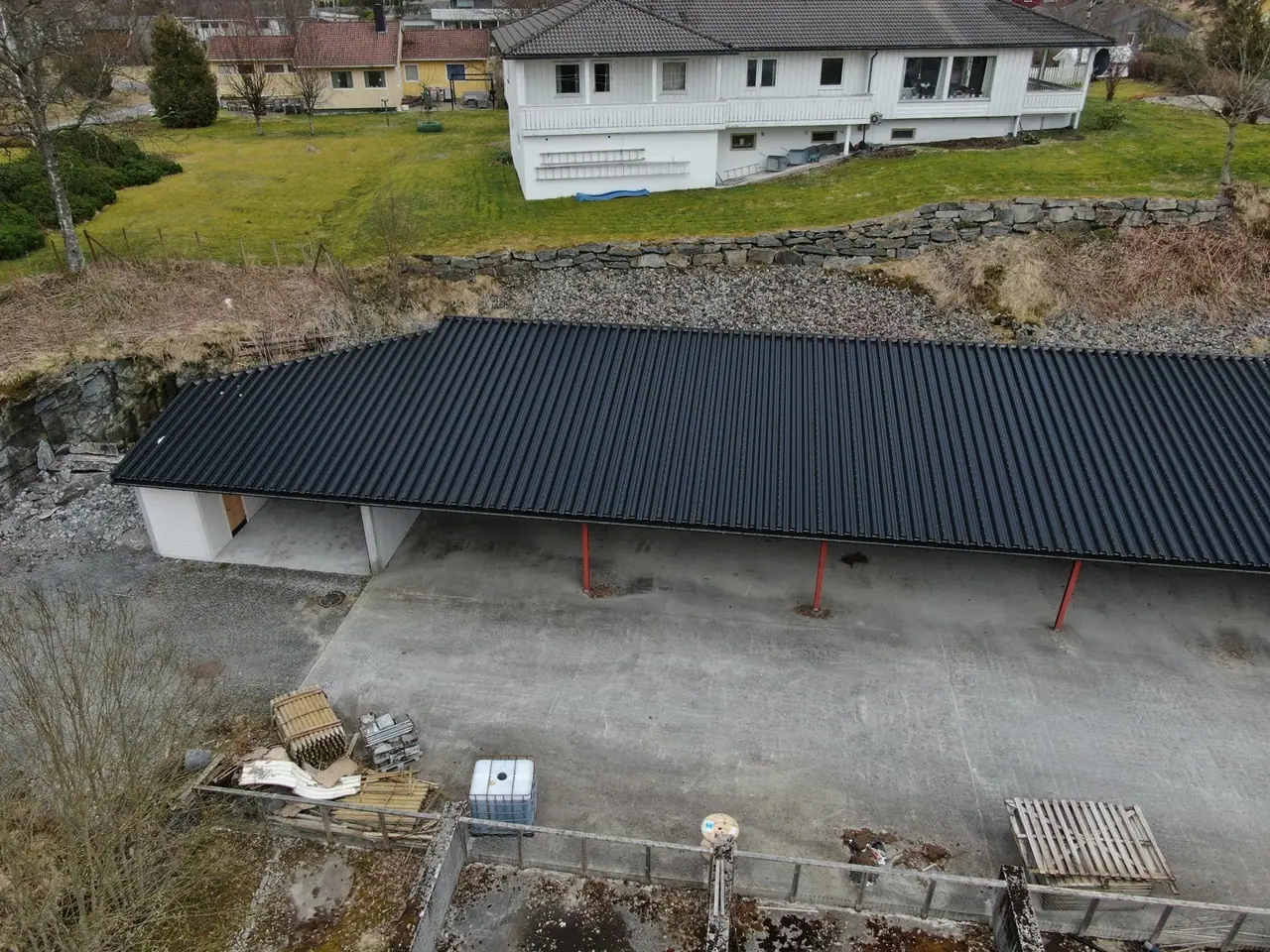 To roms leilighet med carport i Vikavegen 9 — DJI_0561