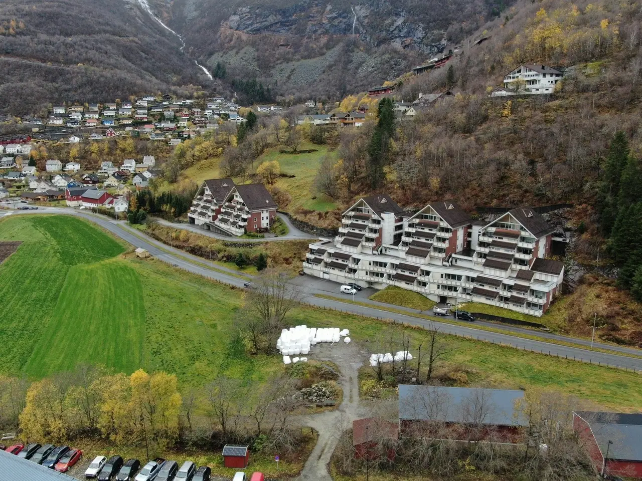 Tre roms leilighet med parkeringsplass i kjeller - Hjetlandsbakkane 2 — Hjetlandsbakkane 2 - leilighet 57, Høyanger
