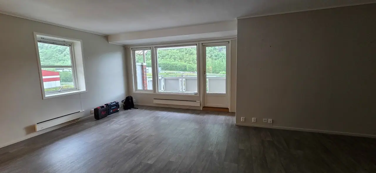 Tre roms leilighet med parkeringsplass i kjeller - Hjetlandsbakkane 2 — bilde 13