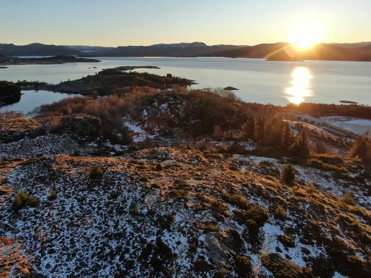 Solnedgang over havet sett fra Atløy