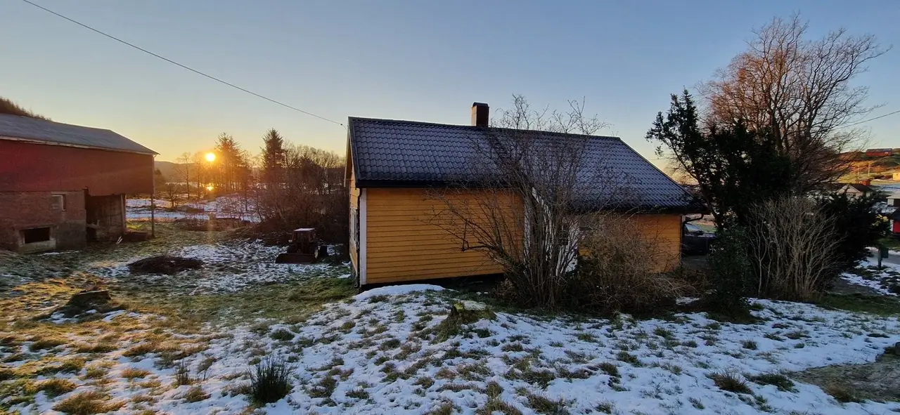 Landbrukseiendom på Atløy med våningshus, uthus og driftsbygning - 269 daa totalt areal — bilde 9
